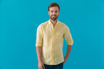 Casual man smiling with his hand in his rear pocket