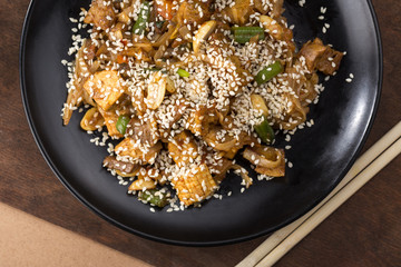 Stir fry with soba noodles, beef (meat) and vegetables. Udon. Asian healthy food, stir fried meal in bowls. Spicy noodles. Indo-chinese cuisine hot dish with udon noodles, vegetables and chilli sauce.