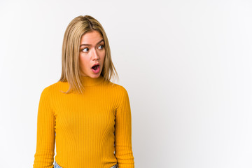 Obraz premium Young blonde caucasian woman isolated being shocked because of something she has seen.