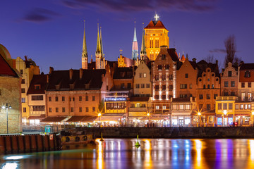 Fototapeta premium Old Town of Gdansk, Dlugie Pobrzeze, Bazylika Mariacka or St Mary Church, City hall and Motlawa River at night, Poland