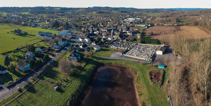 Varetz (Correze, France) - Vue a&eacute;rienne du village