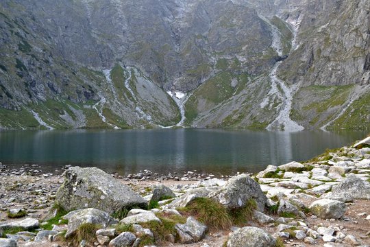 Czarny Staw pod Rysami o poranku