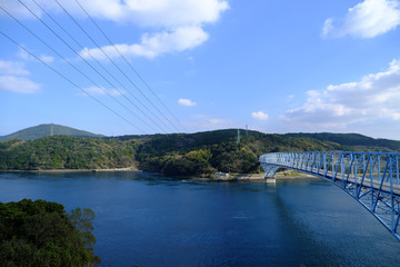 黒之瀬戸大橋と送電線