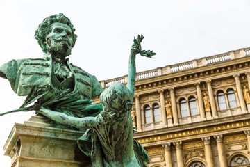 Obraz premium statue in budapest