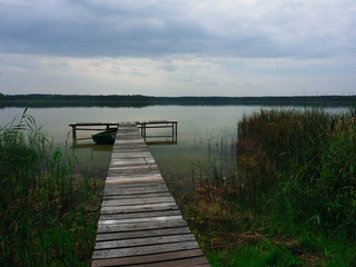 Obraz premium Wood Pier on a beautiful lake