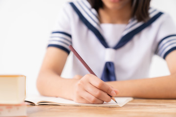 勉強する女の子　制服　イメージ　手元