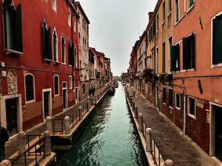 Fototapeta na wymiar Venecia edificios y canales