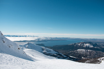 Fototapeta na wymiar Paiaje lagos patagonia nevado