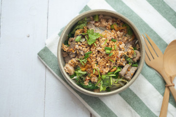 Dried thin rice noodle with braised pork and liver