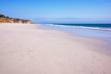 Fototapeta na wymiar Wide Pacific Ocean beach