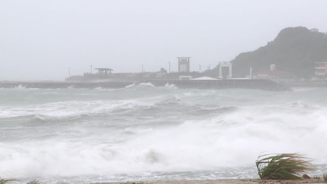 Dangerous Surge Waves Crash Onto Coast During Hurricane - Muifa