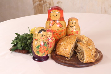 Puff pastry pie with chicken and mushrooms
