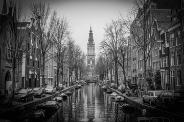Naklejka premium vue sur le zuiderkerk d'amsterdam sur le pont de staalmeesterbrug