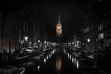 Fototapeta premium vue sur le zuiderkerk d'amsterdam sur le pont de staalmeesterbrug