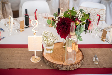 Déco de mariage thème Bordeaux