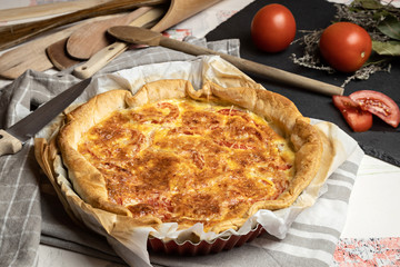 Tuna quiche with tomatoes