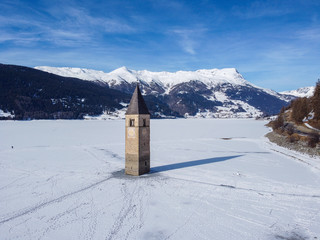 il campanile sommerso di resia dal drone