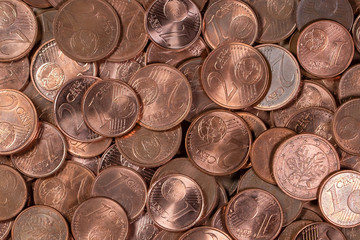 Ansammlung diverser ein und zwei Cent Münzen