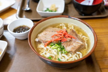 沖縄の名物　ソーキそば