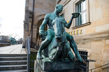 Obraz premium Bronze figures near Dresden City Hall, Germany. November 2019
