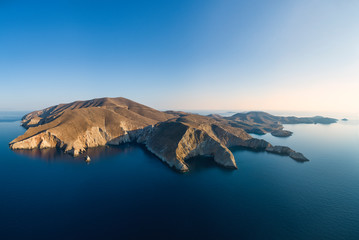 Isola di Antipsara nel Nord Egeo vista dal drone