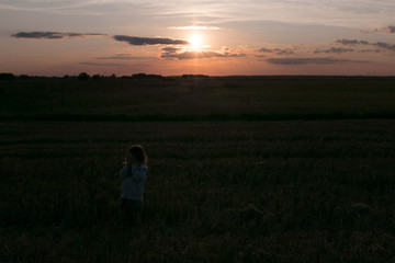 Fototapeta na wymiar silhouette of man in sunset