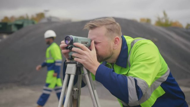 Geodesist doing landscape work using unit level