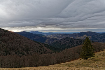 nuage vaporeux dans le ciel des Vosges
