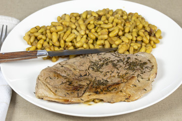 tranche de gigot de mouton et flageolets