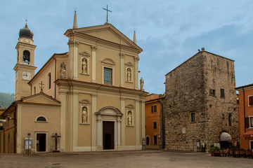 Obraz premium Kirche in Torri del Benaco