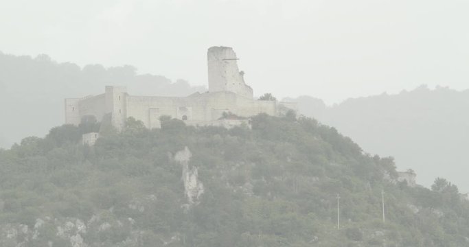 Castello italiano, clip registrata in 4K DCI ProRes 422 con 13 stop di gamma dinamica e in LOG. Clip pronta per una perfetta post-produzione. Ideale per reportage, documentari e film