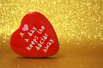 CORAZÓN ROJO SOBRE ORO 3