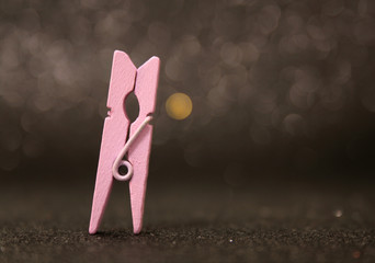 PINZA ROSA SOBRE NEGRO