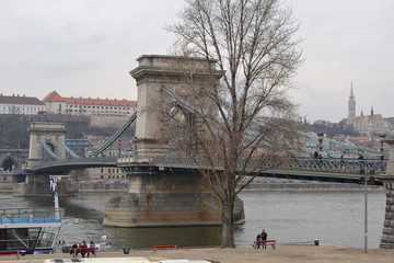 the Széchenyi chain bridge in budapest