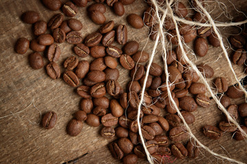  Whole grains of coffee on burlap. The aroma of coffee, selected grains, arabica, vigor
