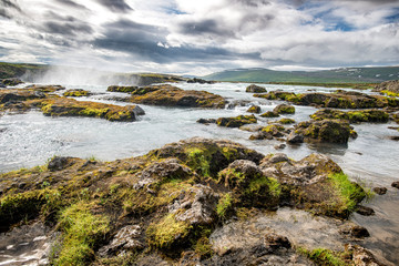 Fototapeta na wymiar Naturerlebnis und Wandern in der Umgebung vom Godafoss auf Island