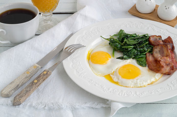 eggs with bacon and spinach