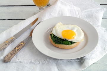 eggs with bacon and spinach