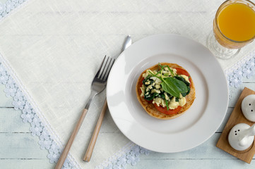 scrambled eggs with spinach