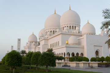 Fototapeta na wymiar Sheikh Zayed Grand Mosque, Abu Dhabi, UAE.