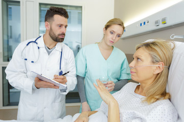 Fototapeta premium senior woman - emergency in the hospital