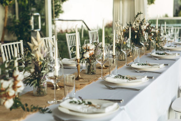 Table setting and decoration for a ceremony or celebration.