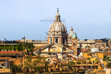 Obraz na płótnie Canvas Blick über die Basilica di Santa Maria sowie die Chiesa di Santo Maria dei Miracoli in Rom