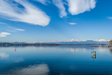 Lake where clouds and mountains are reflected