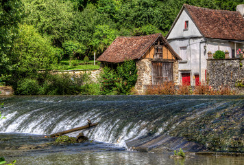 Fototapeta na wymiar Waterfall in the Charming Village of Ségur-le-Château, France