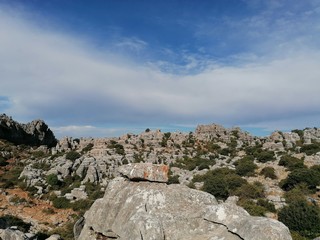 Torcal de Antequera, provincia de Málaga, Andalucía, España La forma única de las rocas se debe...