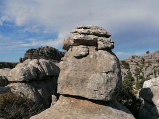 Torcal de Antequera, provincia de M&aacute;laga, Andaluc&iacute;a, Espa&ntilde;a La forma &uacute;nica de las rocas se debe a la erosi&oacute;n que ocurri&oacute; hace 150 millones de a&ntilde;os.  