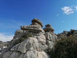 Torcal de Antequera, provincia de M&aacute;laga, Andaluc&iacute;a, Espa&ntilde;a La forma &uacute;nica de las rocas se debe a la erosi&oacute;n que ocurri&oacute; hace 150 millones de a&ntilde;os.  