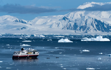 Navigating the gorgeous Neko Harbor, an inlet of the Antarctic Peninsula