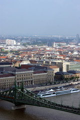 Obraz premium view of the bridge and the city of Budapest